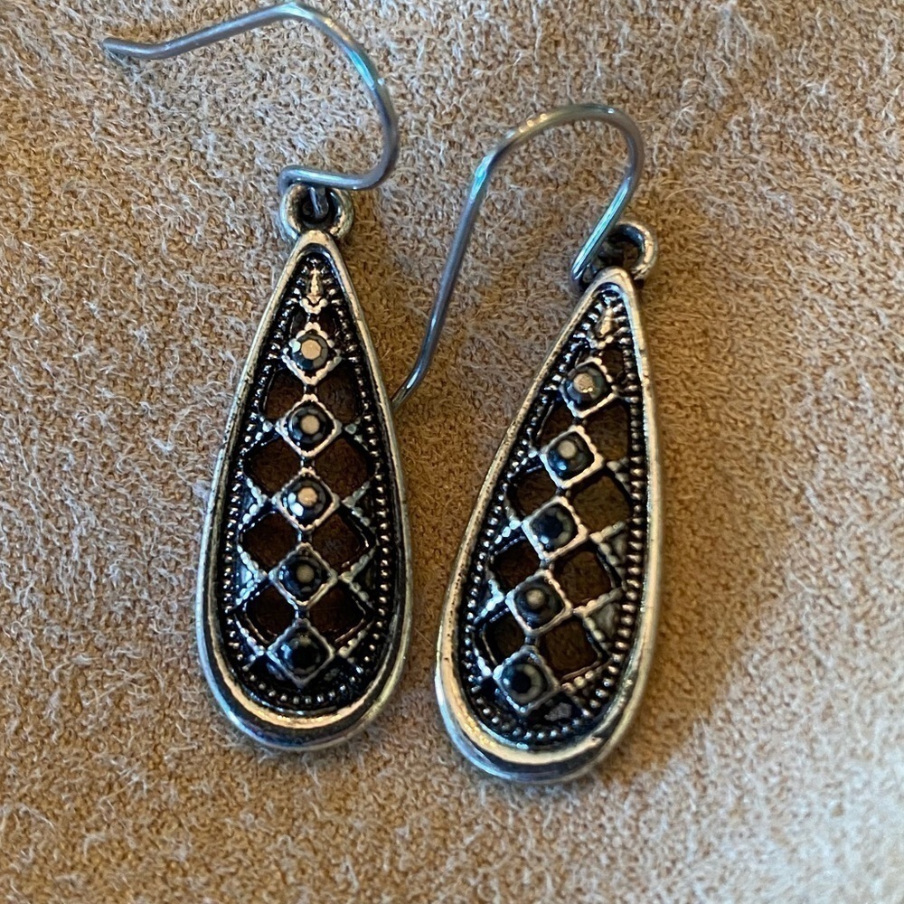 Vintage Black / Silver Dangle Earrings